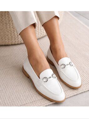 Stuart Weitzman Owen Buckle Penny Loafers Size 9 White Leather Comfort Shoes NEW